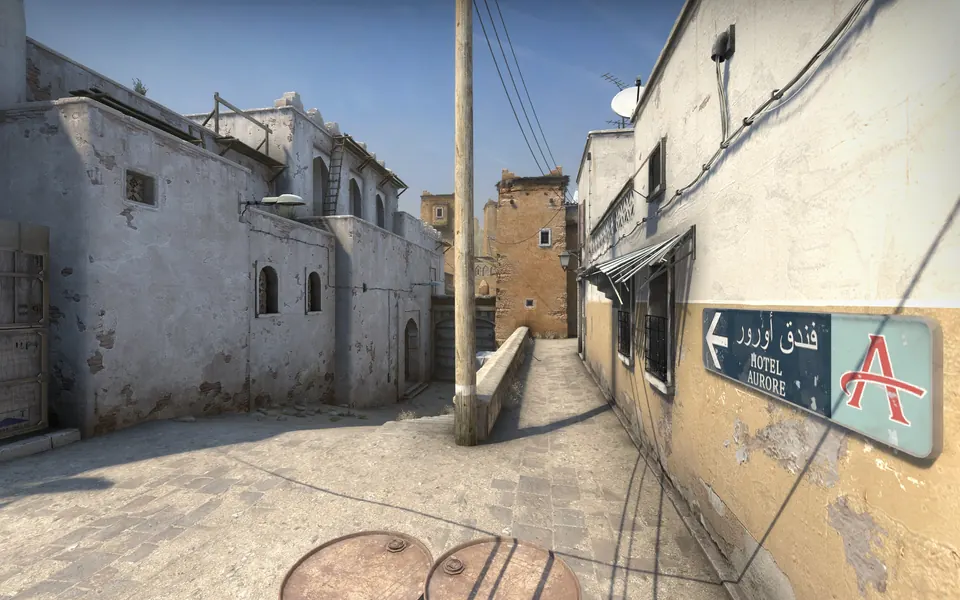 Ruas claras de Dust2 e a placa do bomb A